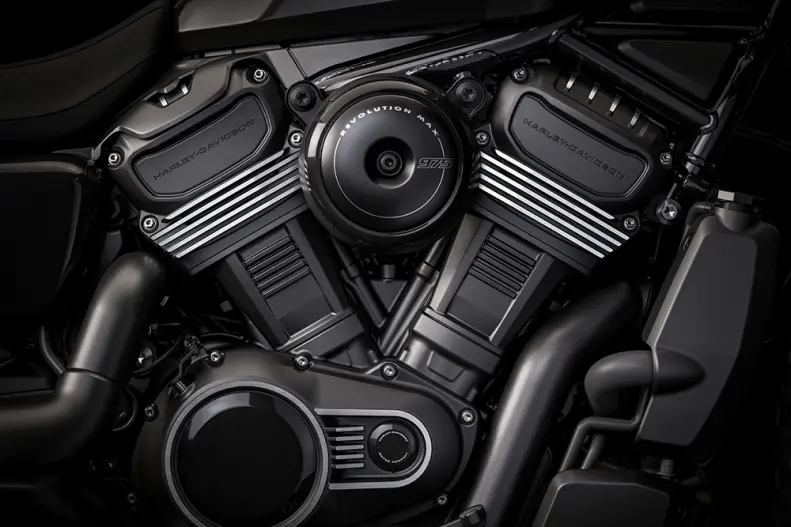 Energický motor Revolution Max 975T