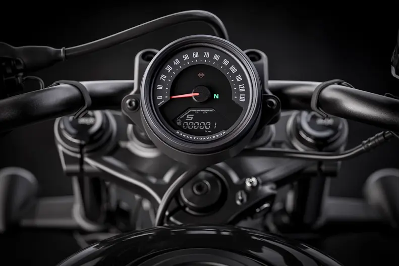 Volitelné jízdní režimy + bezpečnostní asistenční funkce