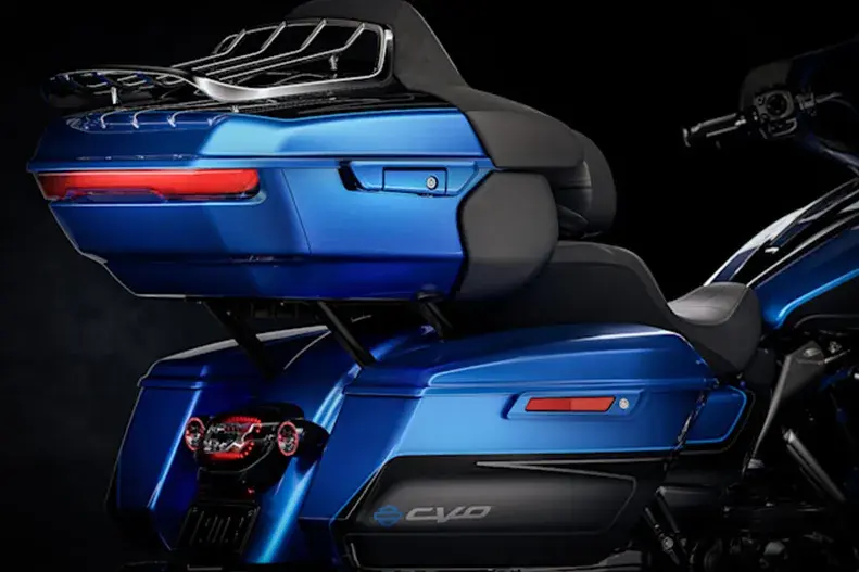 Přepracovaný kufr Tour-Pak s integrovaným LED osvětlením