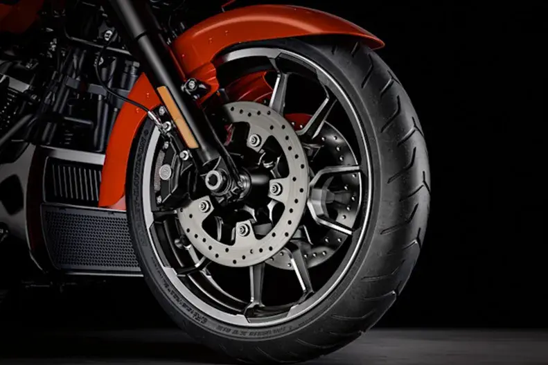 Lesklá černá litá kola